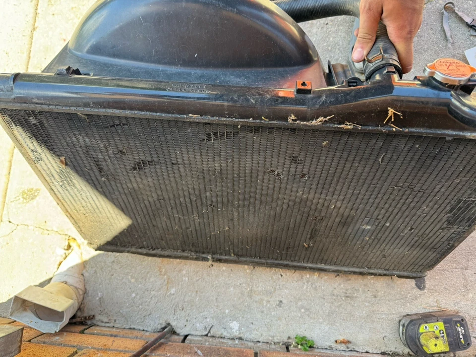 Toyota Supra Mk4 Jza80 2jz GTE Complete Radiator With Fan/shroud - Image 4 of 4