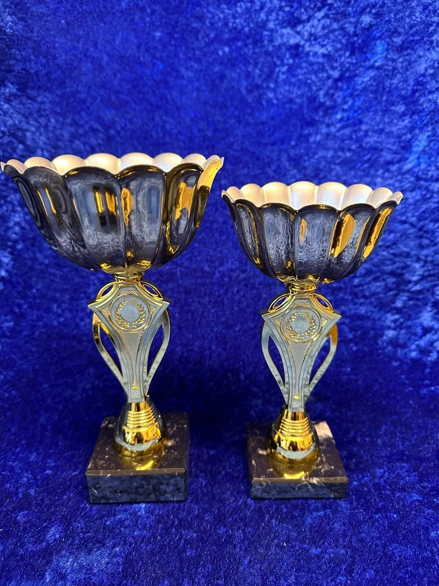 Trophée Coupe General Classics C8 – Métal Doré, Base Noyer, Qualité Haute, Personnalisable