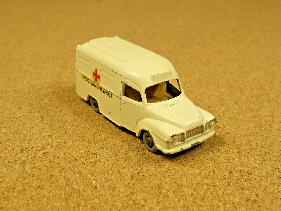 OLD VINTAGE LESNEY MATCHBOX # 14 LOMUS AMBULANCE GRAY PLASTIC WHEELS - Image 2 of 4