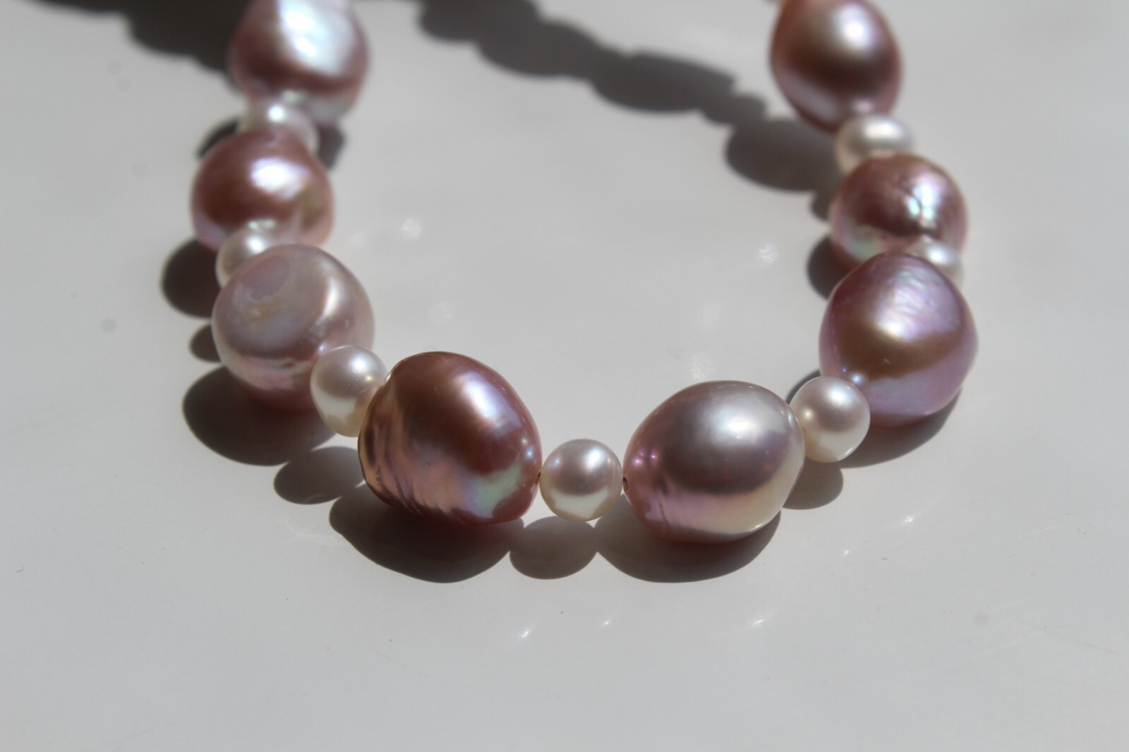 Collier en perle de culture baroque rose violette et plaqué or jaune, cadeau d'anniversaire