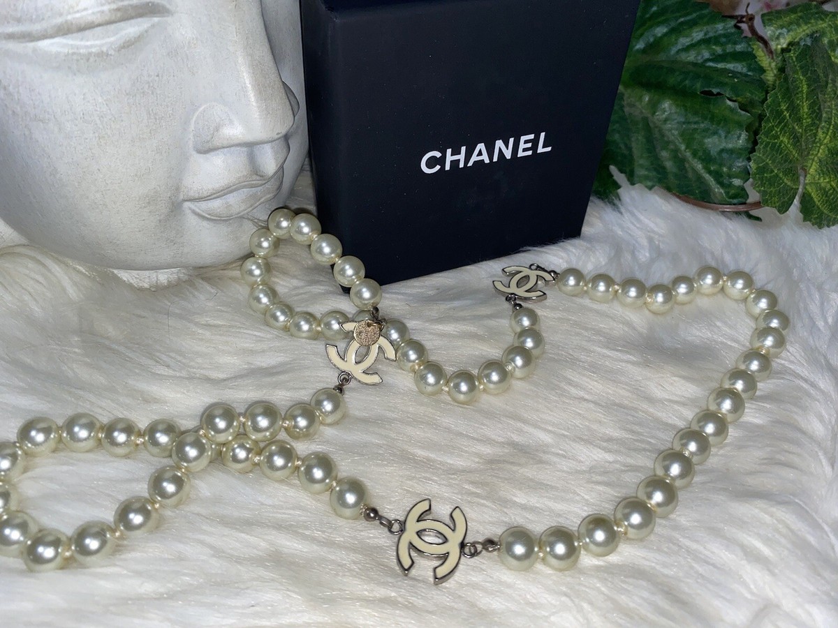 【美品】シャネル CHANEL Resin Pearl Coco Chanel CHANEL Resin Pearl Crystal Coco Dangling Brooch Gold 1698247