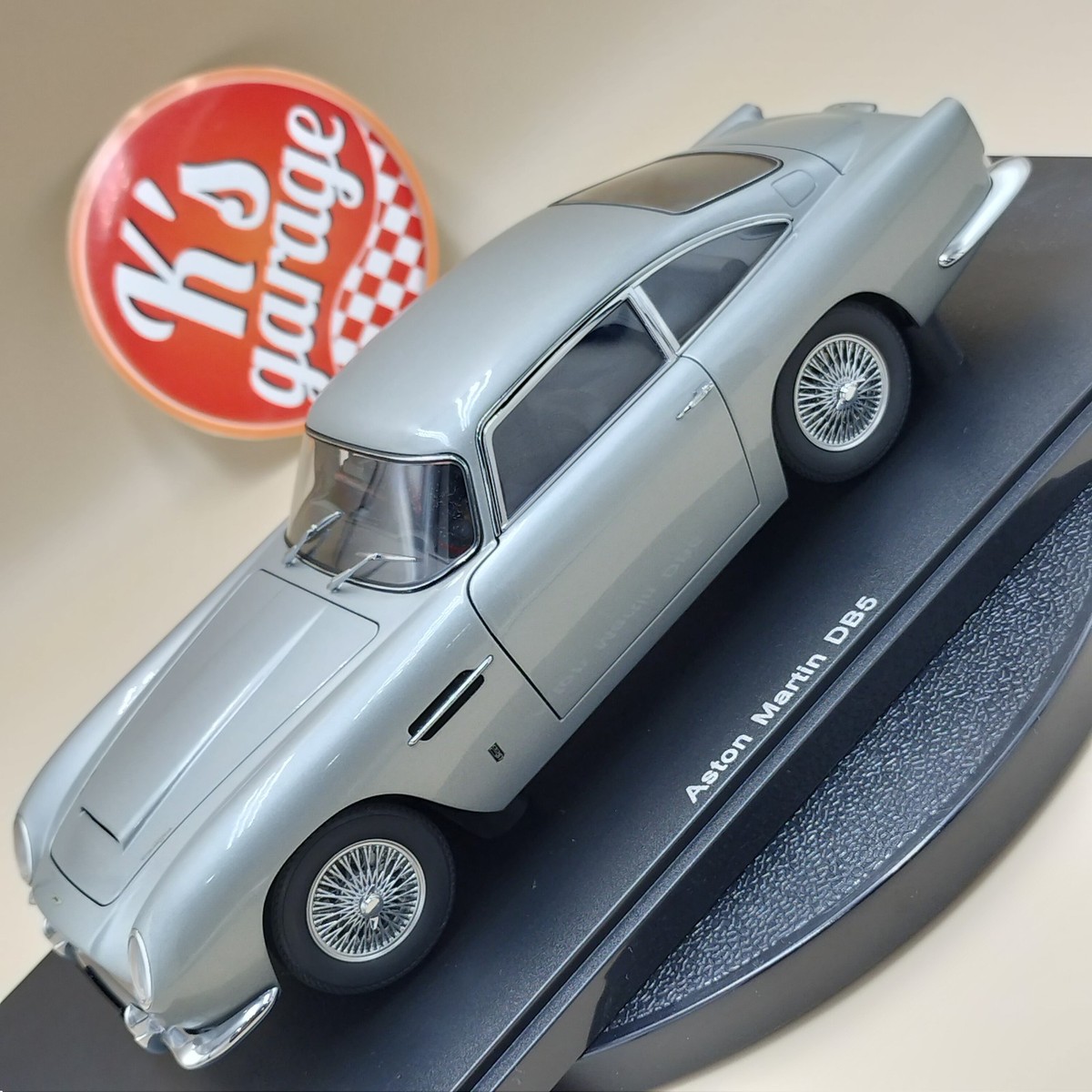 AUTOart 1/18 Aston Martin DB5 Silver Millennium 70211 diecast