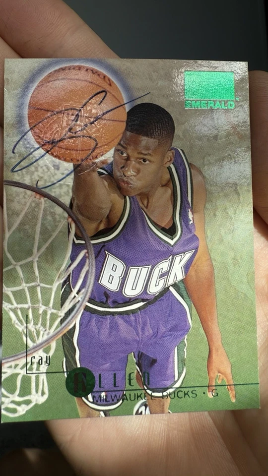 Skybox Premium Ray Allen 1996-97 novato en tarjeta automática esmeralda RC #1 Bucks. HOF Foto 3 de 4
