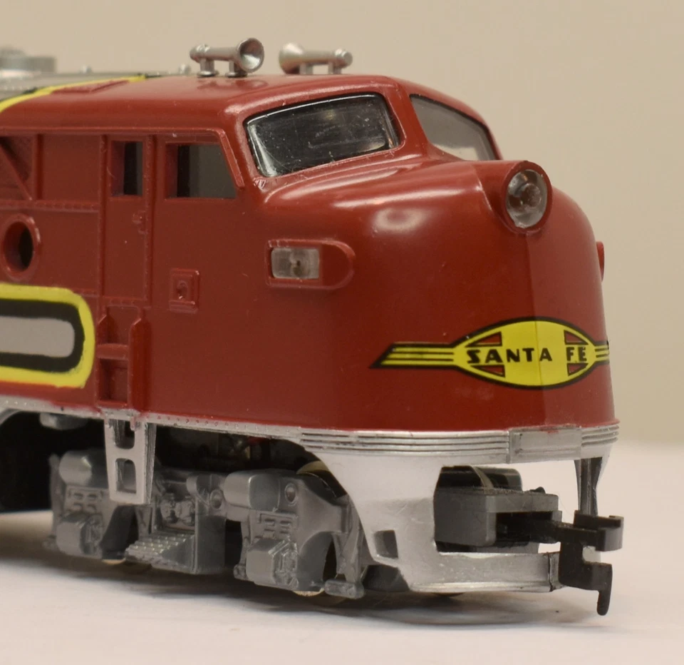 MODEL POWER HO Scale SANTA FE F3 Powered Diesel Locomotive - Image 2 of 4