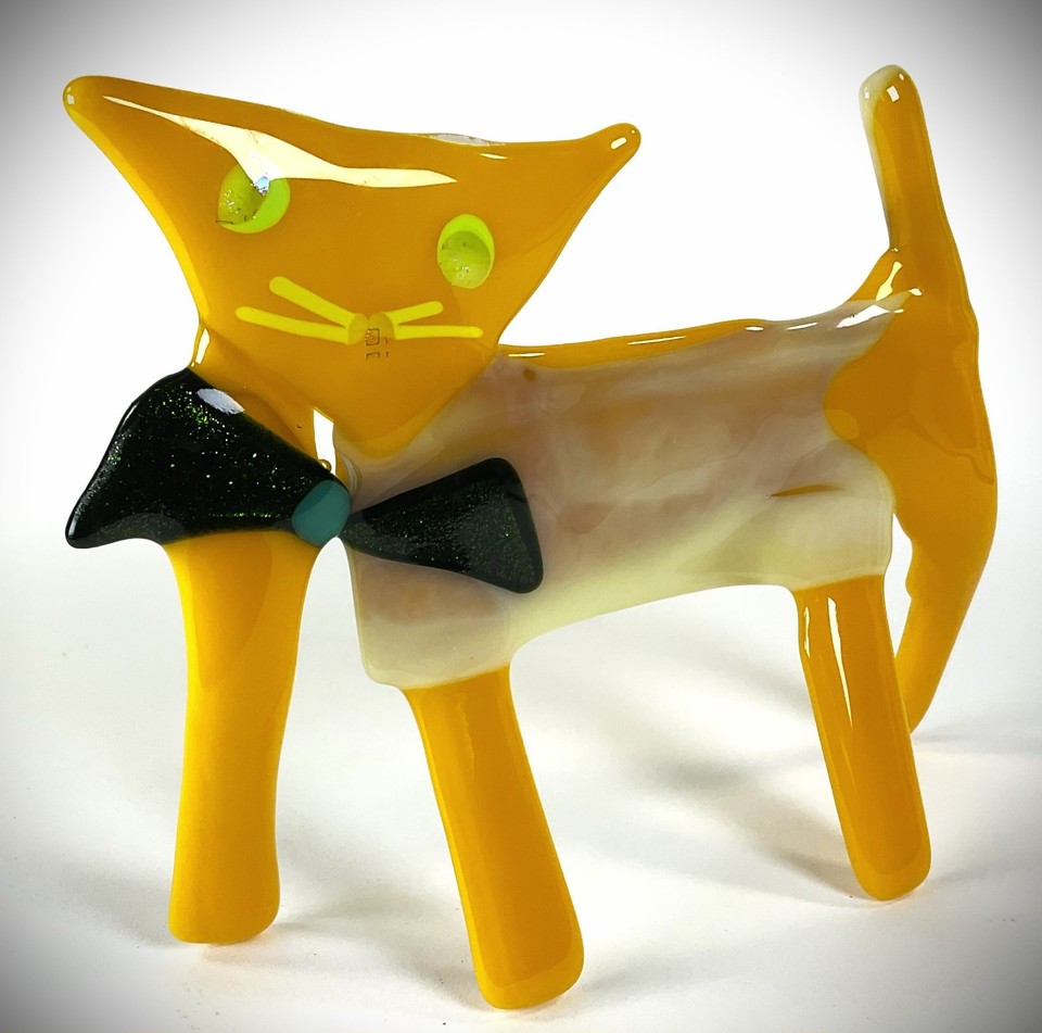 Hand-Crafted Fused Glass Cat Figurine Studio Art Glass Signed "LMN" 5" x 7" EUC