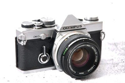 Olympus OM-2n | chrome | mit Zuiko 1,8 / 50 mm | Gut erhalten