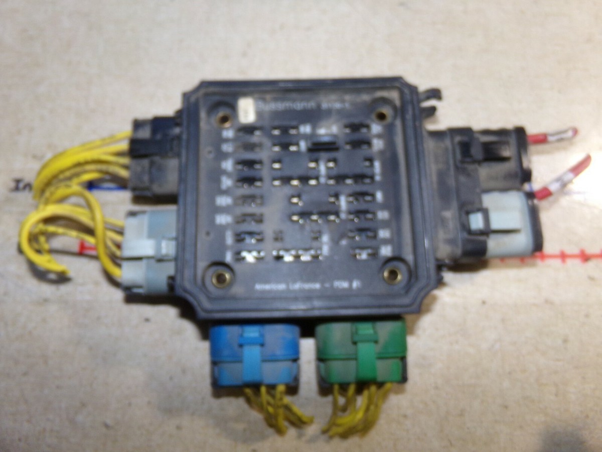 Bussman 31120-1 Power Distribution Fuse Box Block Module