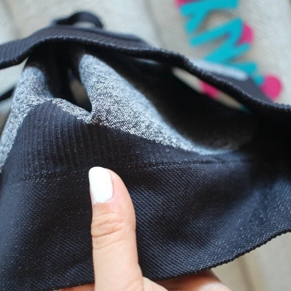 Sujetador deportivo bralette tejido para mujer mediano negro espalda cruzada yoga gimnasio atletismo Foto 4 de 4