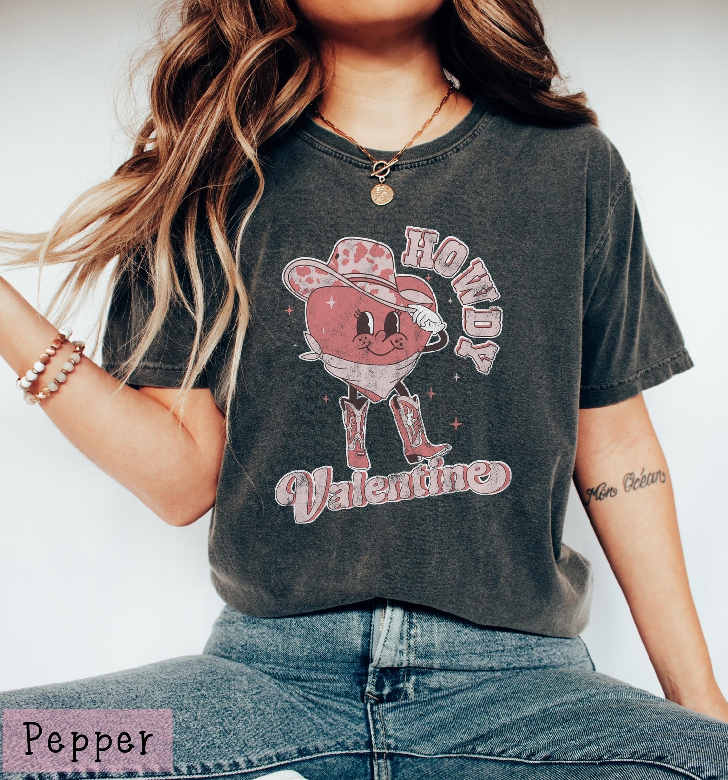 Retro Western Valentine T-shirt Howdy Heart Sweatshirt T-Shirt