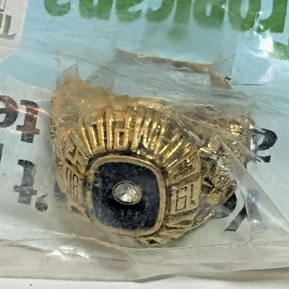 NY Mets SGA Bat & Baseball Keychain Tropicana 1986 Replica World Series Ring - Image 2 of 4