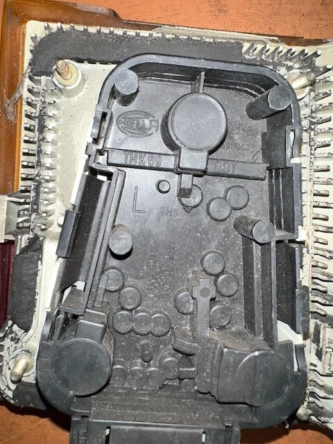 Audi 100, 200. Комплект задних фонарей 1983-1990 с держателем лампы - Изображение 3 из 4