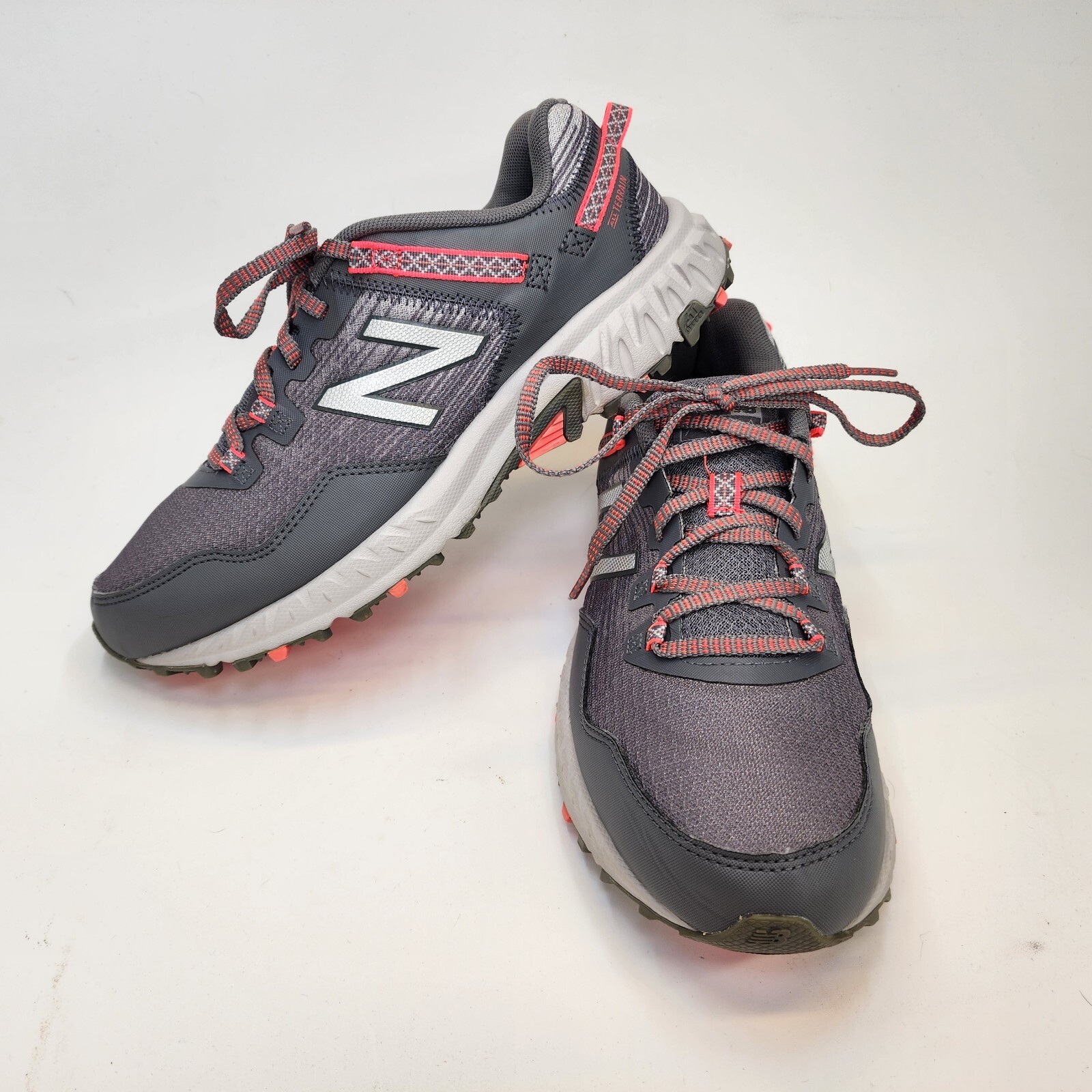 New Balance Women's Size 10 WT410SP6 410v6 Gray/Pink Trail Running Shoes