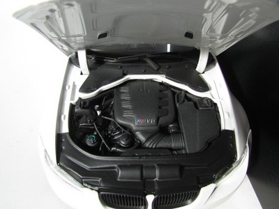 1/18 KYOSHO BMW E92 M3 COUPE ALPINE WHITE. BBS CARBON ROOF. GIFT