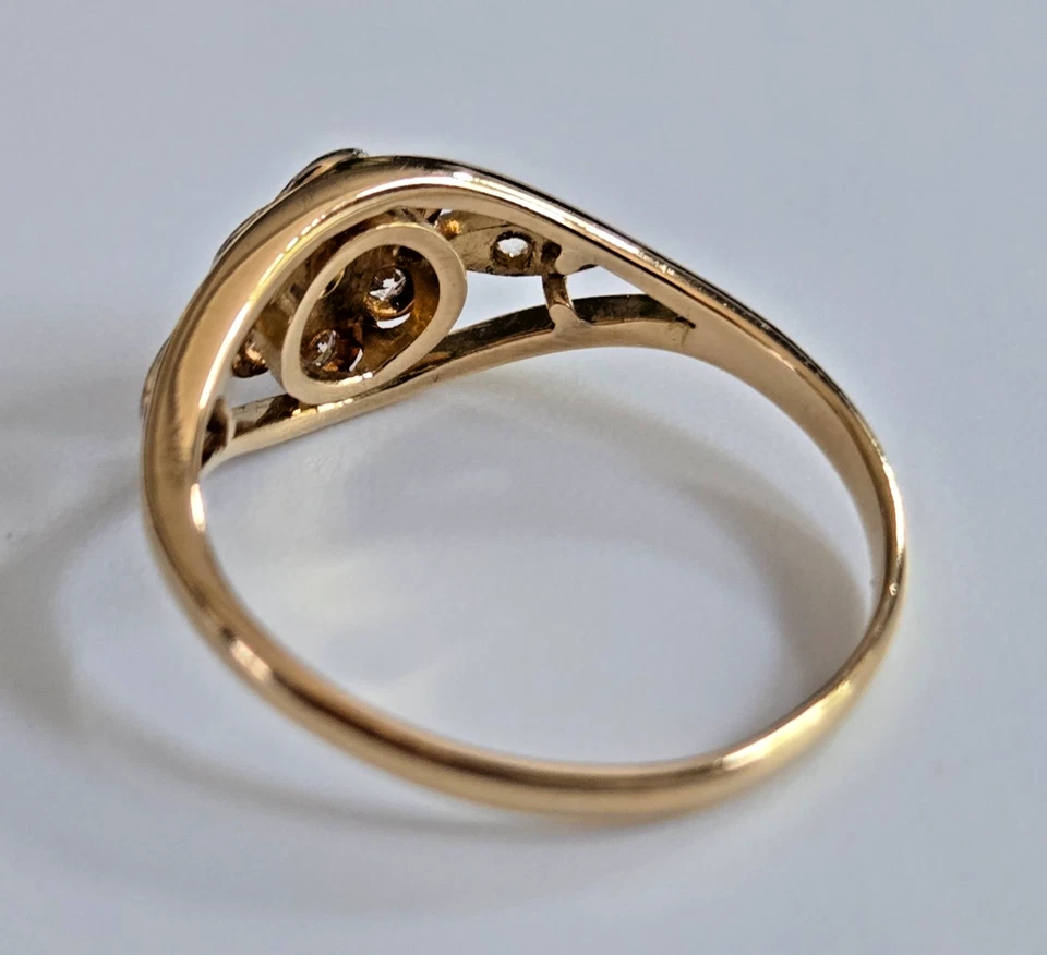 18cm Yellow Gold Ring Diamond Stones Split Shank Band Hallmarked Ring Size K 1/2 - Image 2 of 4