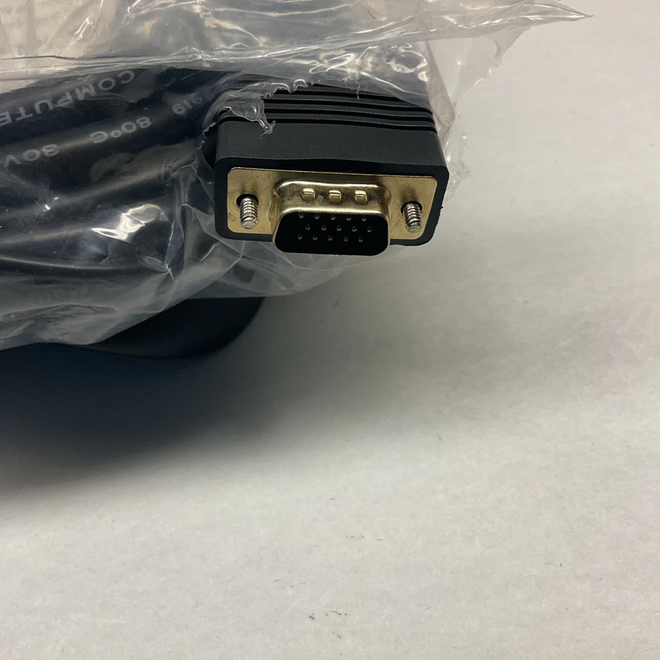 Cable Matters E353917 2919 30V WITH 3.5mm stereo VGA Cable with Audio, 15 Feet - Image 3 of 3