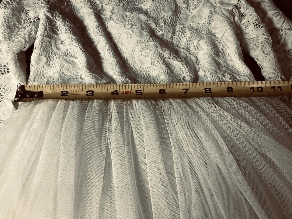 Свадебное платье для девочки David's с белым цветком размер 4 - Изображение 3 из 4