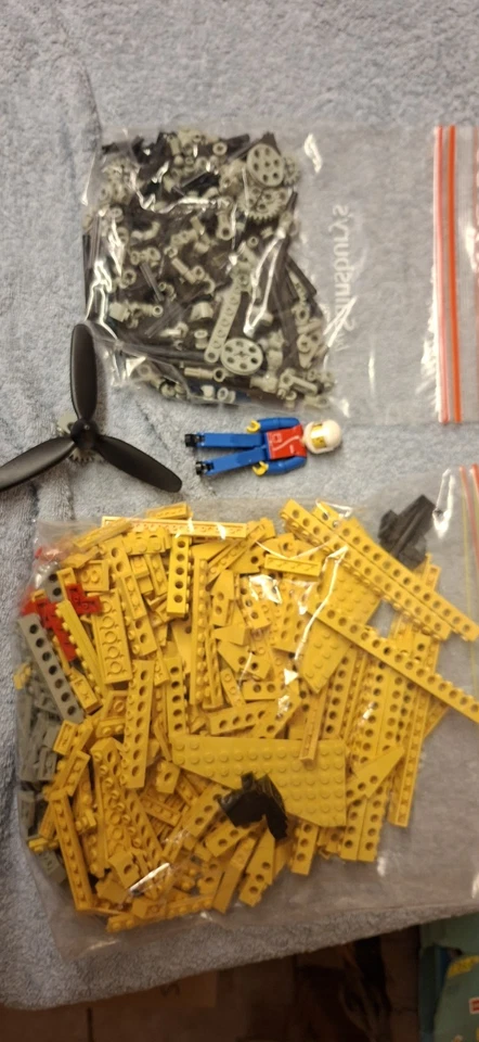 Lego Technic 8855  Plane No Instructions Complete Minifigure, photo 1 of 5