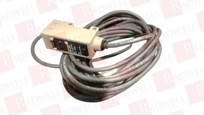 OMRON E3S-CR11 5M / E3SCR115M (NEW IN BOX)