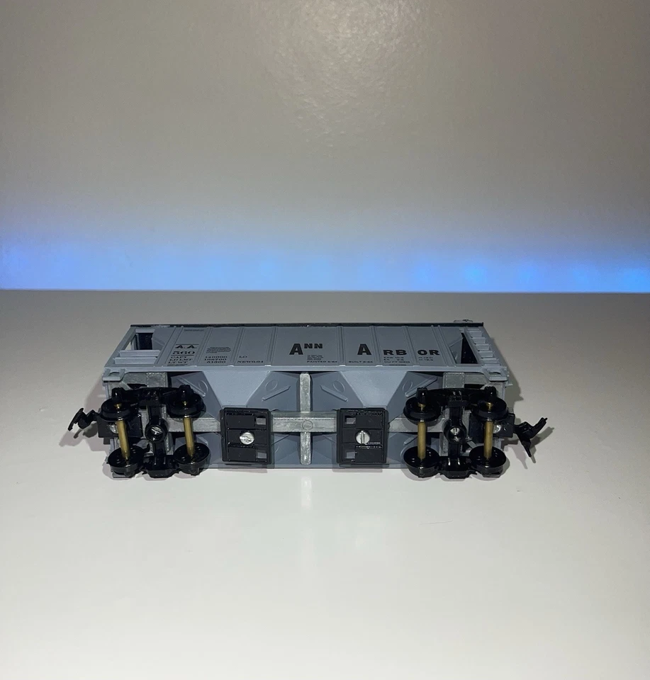 Tolva cubierta Roundhouse HO Ann Arbor 2 bahías #1467 Foto 4 de 4