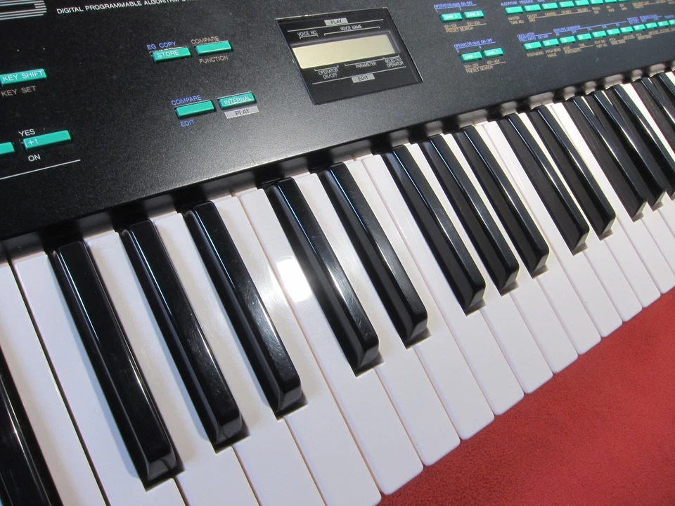 Yamaha DX27S FM Digital Synthesizer Built-in speaker Tested (DX100)  From Japan - Image 3 of 4