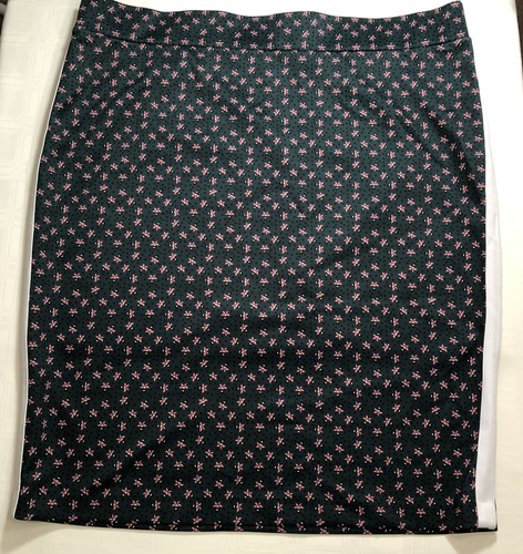 Eloquii NWT Botanical Green White Side Stripe Pull on Pencil Skirt Size 24 - Picture 2 of 8