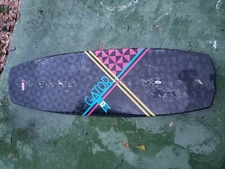 GATOR BOARDS LUNA 134 WAKEBOARD --PREOWNED--