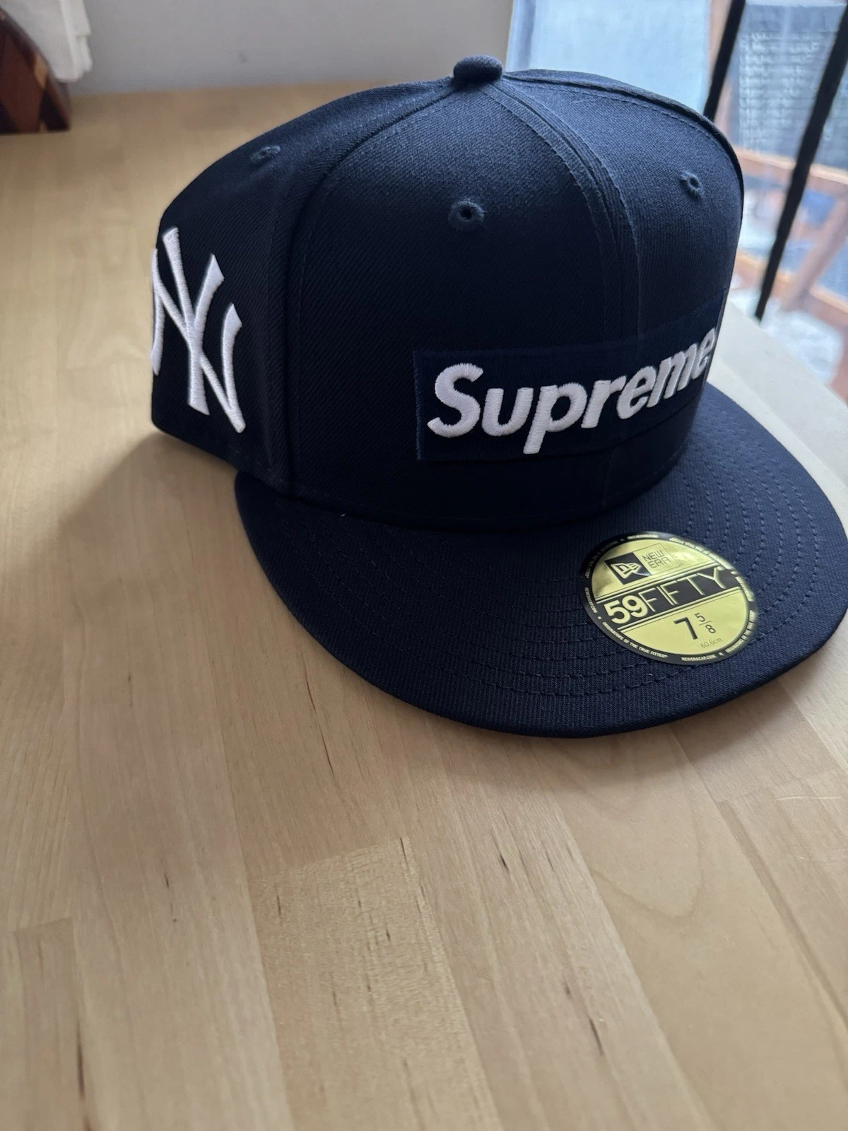 Taille 7 5/8   Supreme X New Era New York Yankees boîte logo chapeau ajusté SS2485