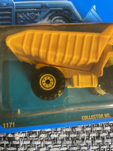 Hot Wheels gelber Muldenkipper mit gelben CTs auf blauer Karte 38 - Bild 2 von 4