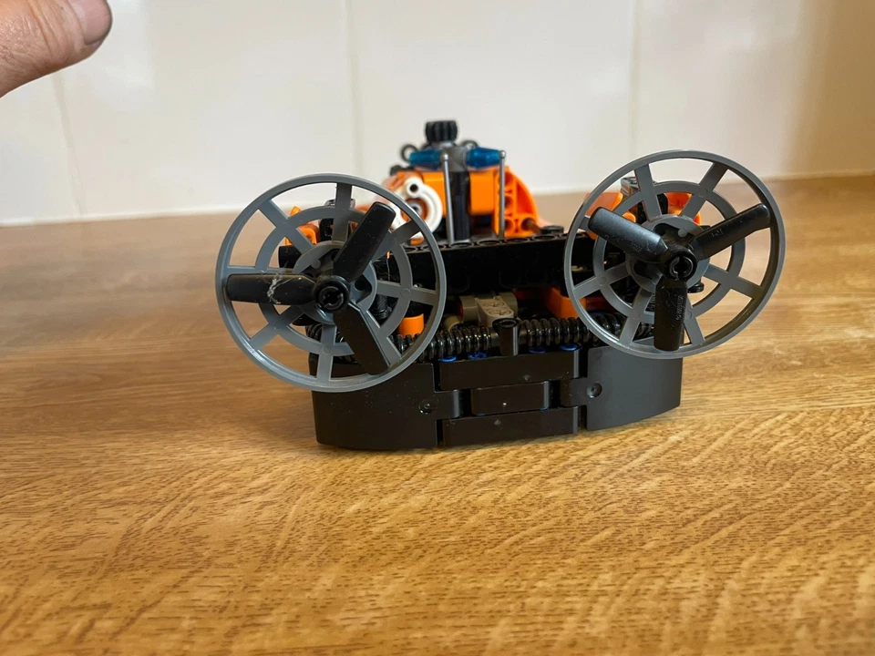 LEGO Technic 42120 Rescue Hovercraft, photo 4 of 5