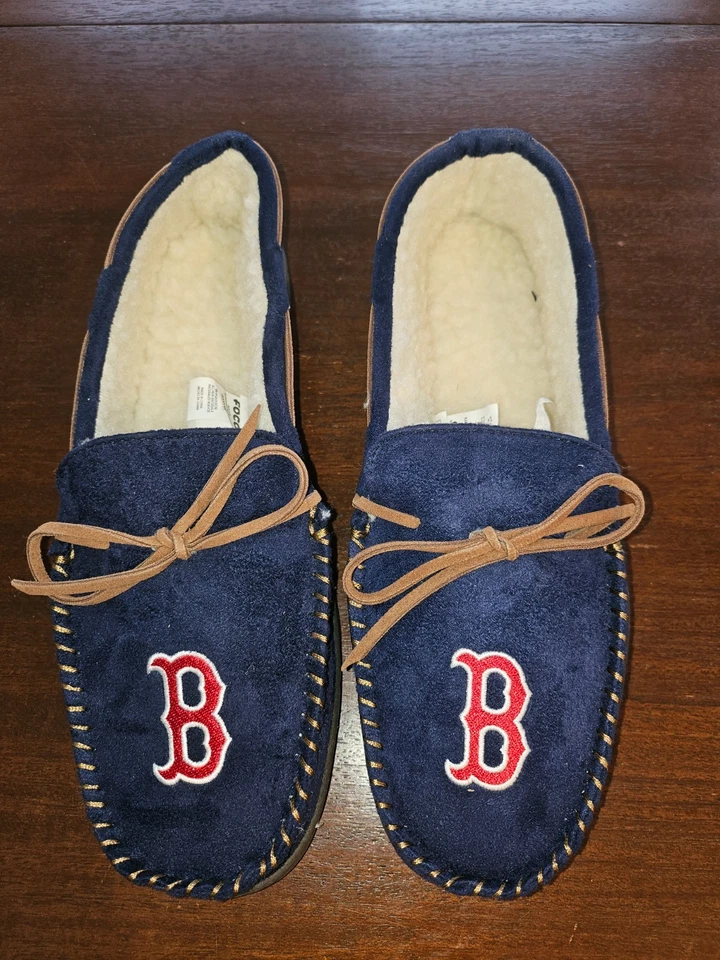 Boston Red Sox MLB Team Color Men's Moccasin Slipper Hard Sole Size Med 9-10 - Image 4 of 4