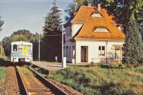 DR Triebwagen 772 414 in Hohenseeden, Strecke Ziesar-Güsen, Originaldia 1999
