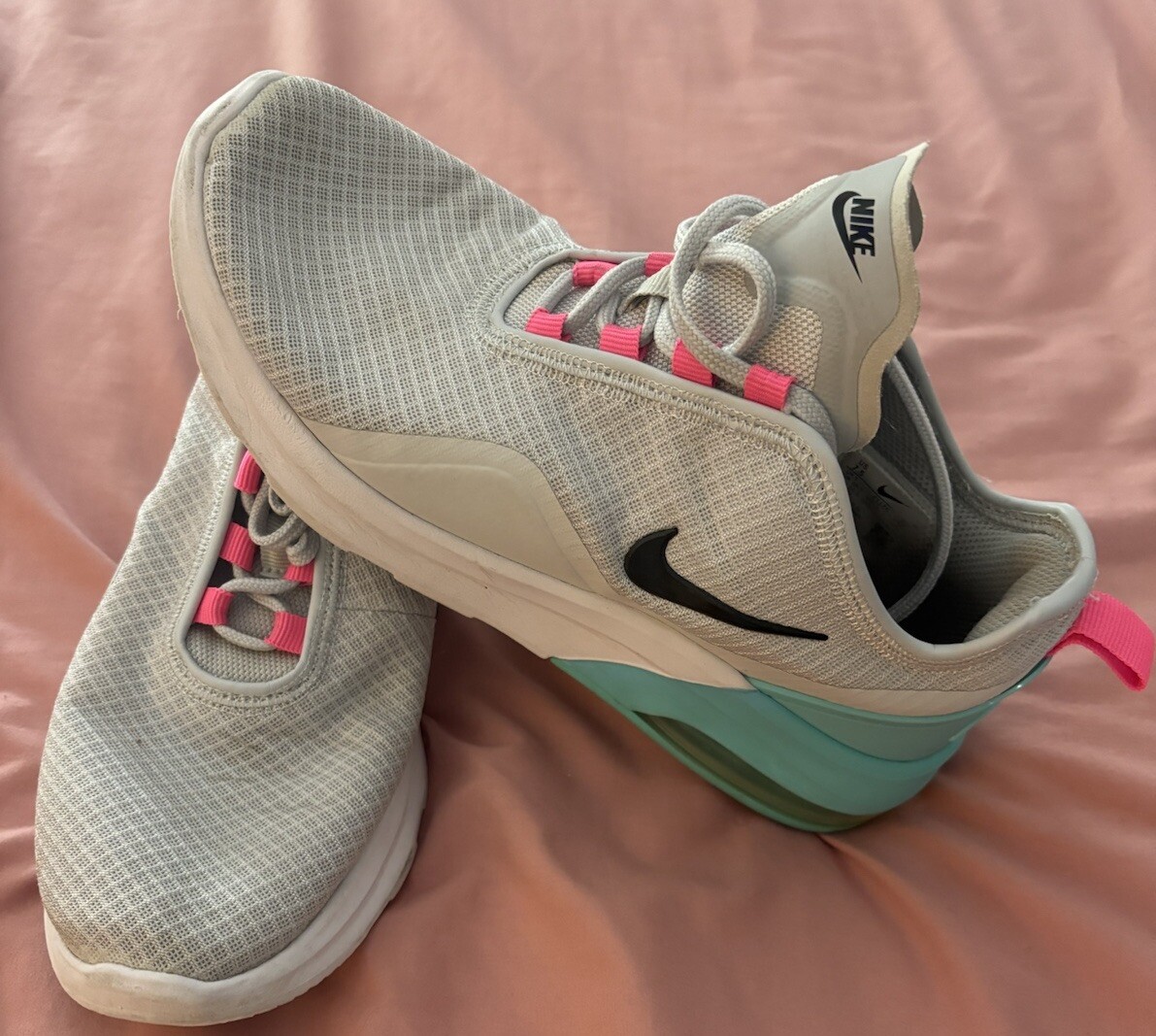 nike womens air max motion 2 grey