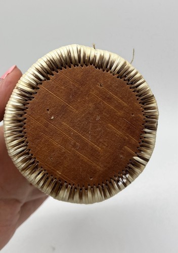 Vintage First Nation Porcupine Quill Cherry Bark Sweetgrass Basket 3” Flower Lid - Picture 4 of 8