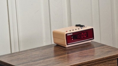Tempest Elektronischer Radiowecker / Space Age / Rosa / Vintage / Selten / 80er Jahre