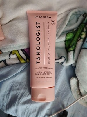 TANOLOGIST DAILY GLOW BRIGHTENING GRADUAL TAN LOTION FAIR TO MEDIUM 8.45oz  FTC