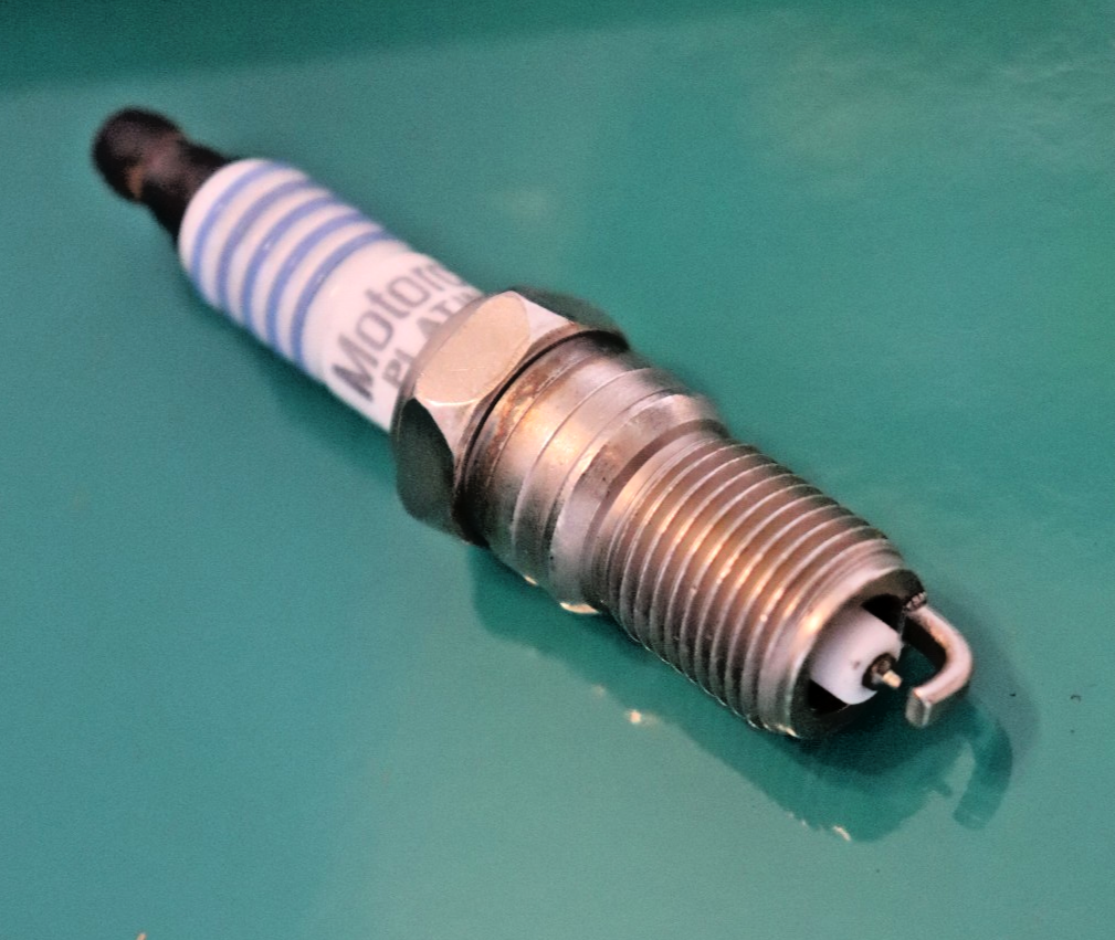 カーミングシグナル 167-1639 Cummins Onan Spark Plug .035 Gap Platinum WSG1068 Ford