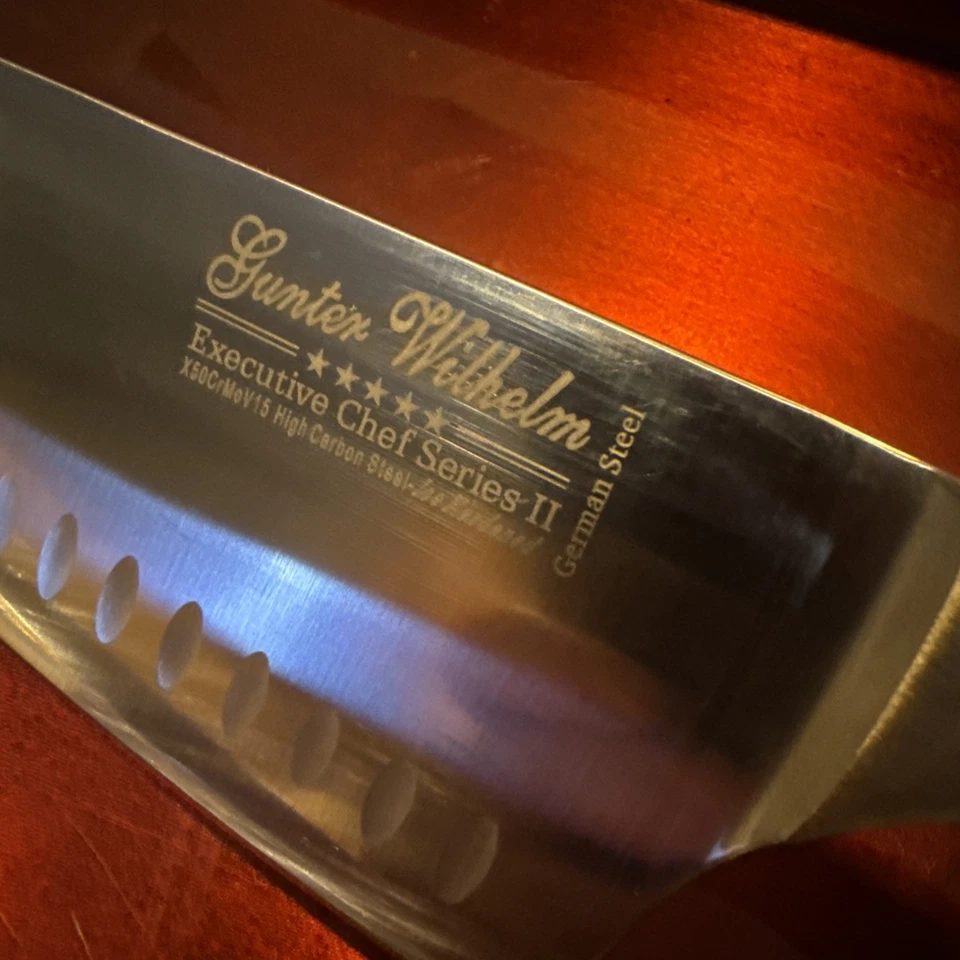 Faca alemã de aço carbono alto Gunter Wilhelm Executive Chef Series Santoku 7” - Imagem 2 de 4