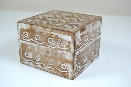 Handgeschnitzte Quadratische Holzkiste Vintage Rustikal Deko Schmuck Organizer Boho Chic