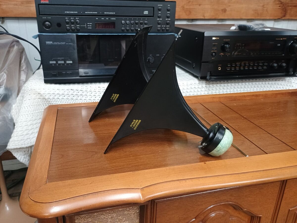 Pair of Magnavox 580088-1 alnico metal horn tweeters 16ohm Pair of Magnavox 580088-1 alnico metal horn tweeters 16ohm