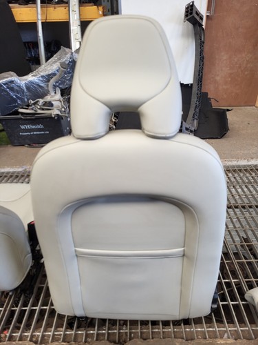 Volvo v40 Front Driver Seat Leather Cream 2014 - Picture 6 of 7