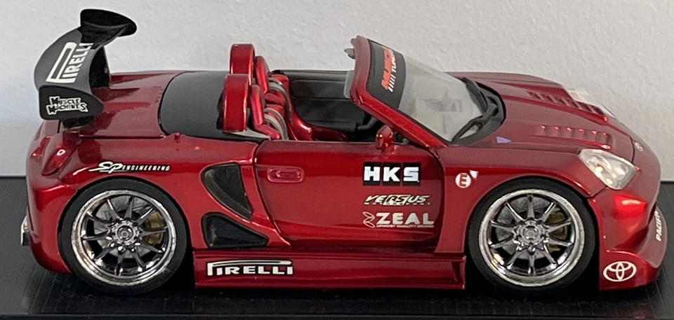 Muscle Machines 1:24 Die Cast Muscle Tuner Red Toyota MRS MR2 Spyder With Base - Image 2 of 4