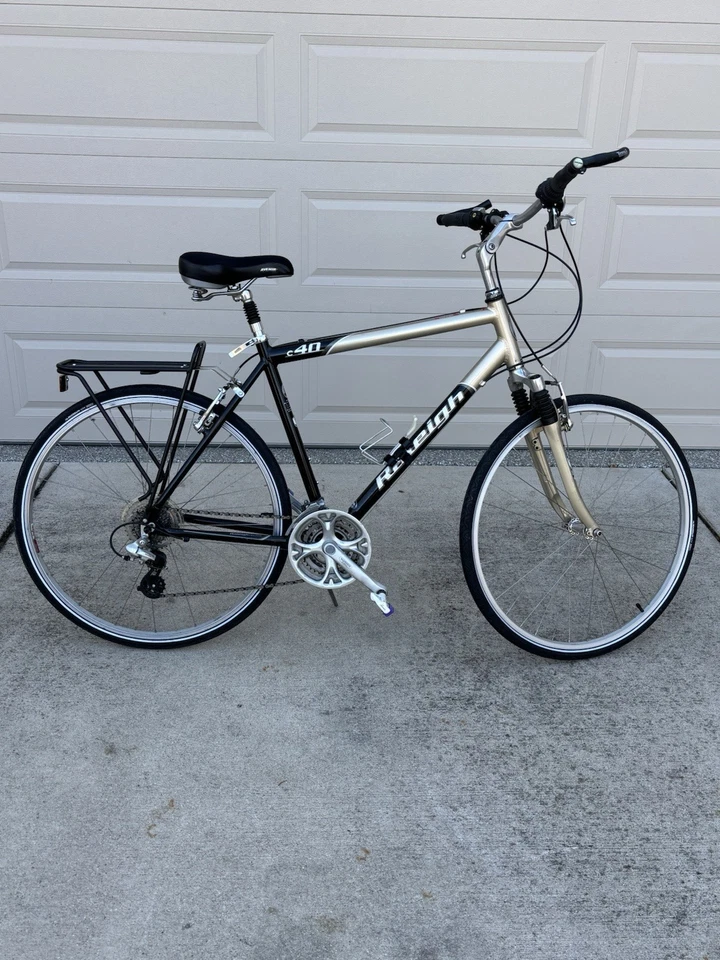 Men’s Raleigh C40 XL 23” Frame Comfort Hybrid Bike in amazing condition. - Image 2 of 4