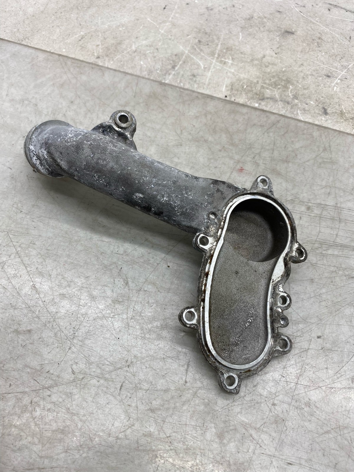2020-2025 ASTON MARTIN DBX 4.0L ENINGE COOLANT INLET PIPE CONNECTION 1772000556