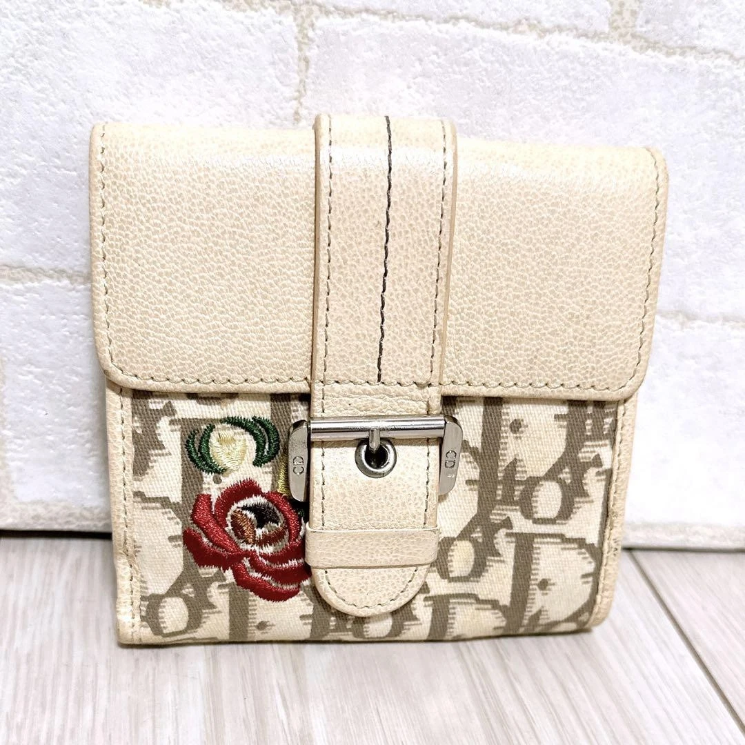 Authentique portefeuille Christian Dior pas cher bon état pour femme