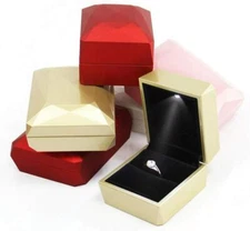 Luxury LED Lighted Jewelry Necklace Pendant Ring Box Wedding Proposal Engagement