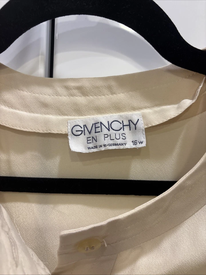 Blusa Crema Manga Corta Givenchy En Plus De Colección Talla 16w Hecha en Alemania Foto 2 de 4