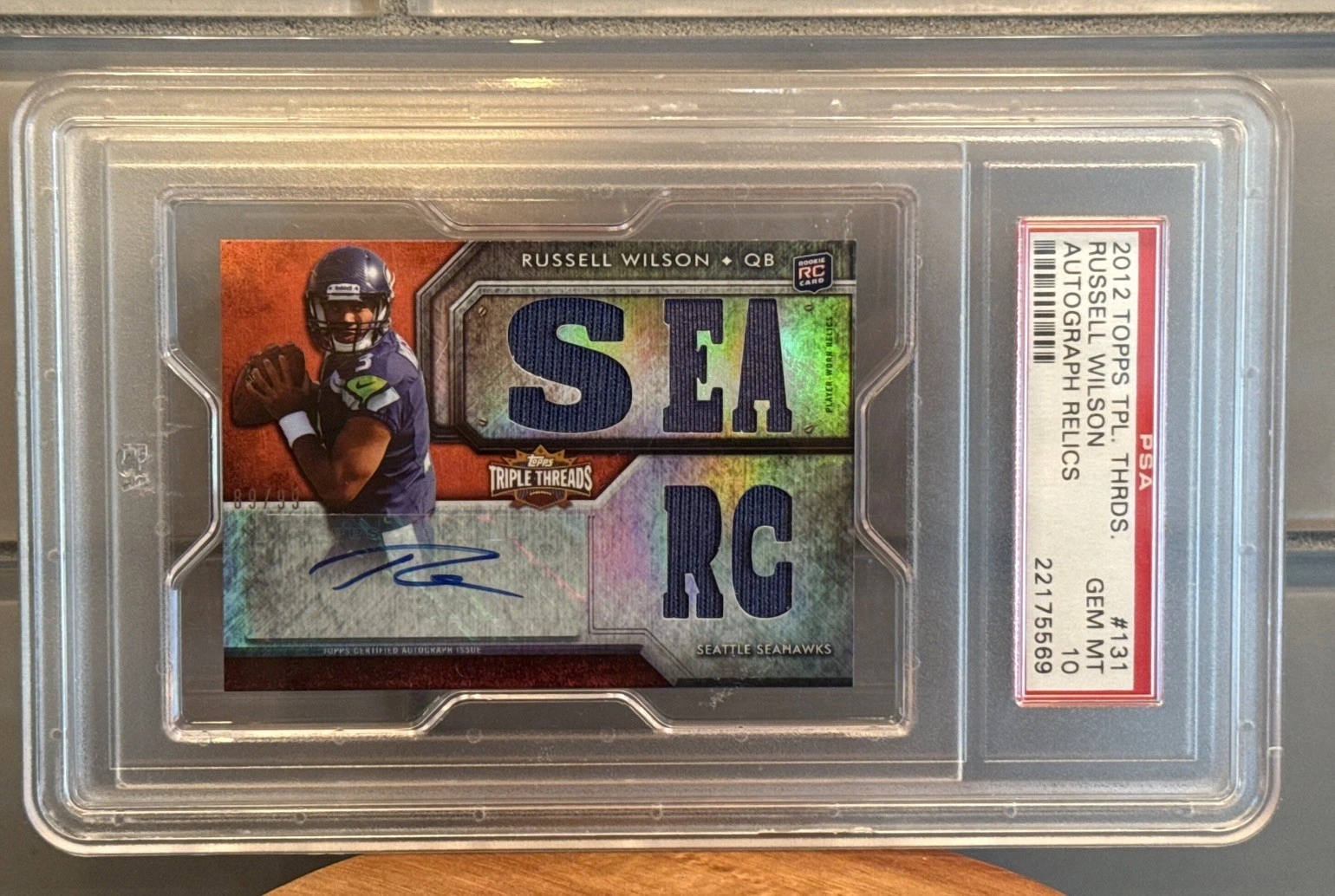 Russell Wilson Topps Triple Threads #131 Autograph Relics