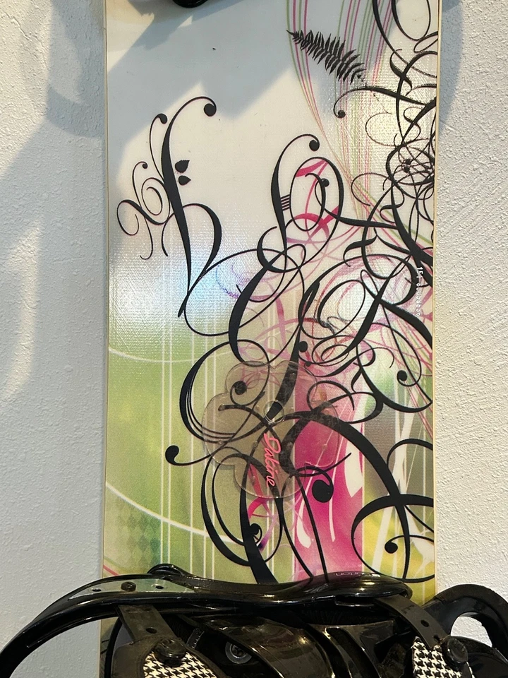 SAPIENT "SOLSTICE" SNOWBOARD SIZE 151 CM WITH BURTON BINDINGS - Image 4 of 4