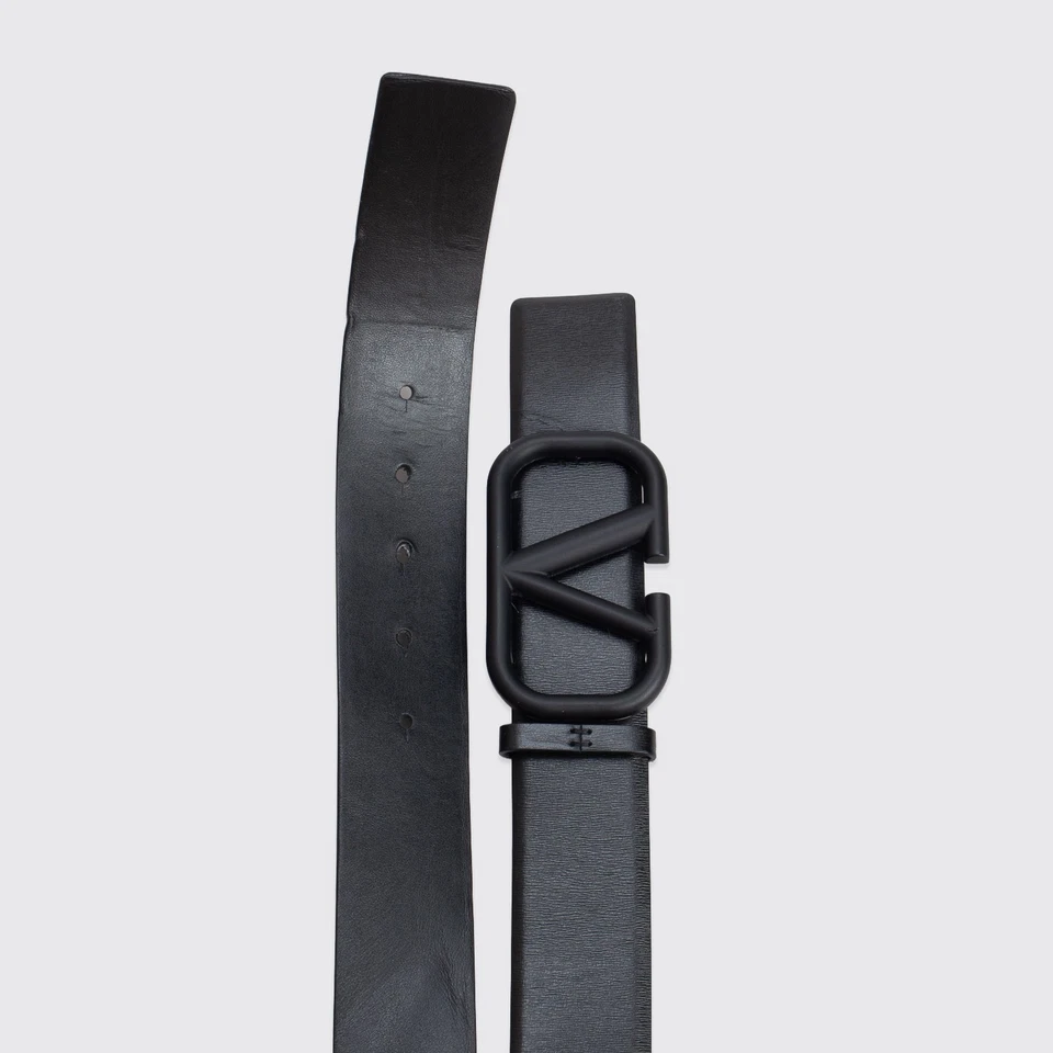 Cinturón de piel de becerro Valentino Garavani VLogo Signature talla 95 para hombre hebilla negra lisa Foto 2 de 4