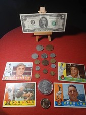 old coin lot《Eisenhower Dollar》《US Currency》《₩orld €oins》《old baseball cards》$2